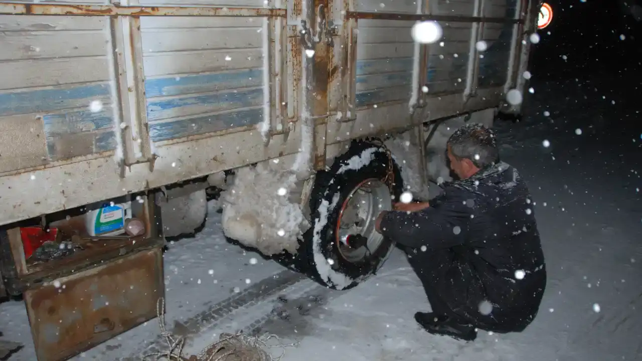 Antalya-Konya Yolunda Kar Nöbeti: Alacabel’de Beyaz Esaretle Mücadele! 1